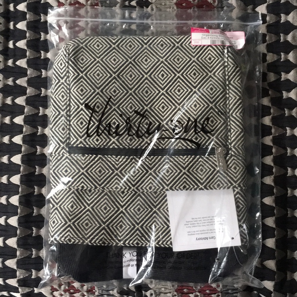 Organizing shoulder bag